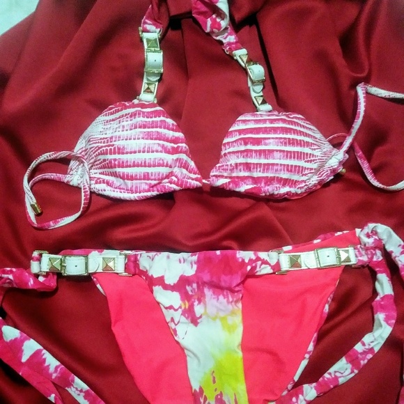 Beach Bunny bikinis - Picture 4 of 7